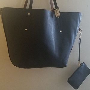 Bebe reversible bag w/ wristlet